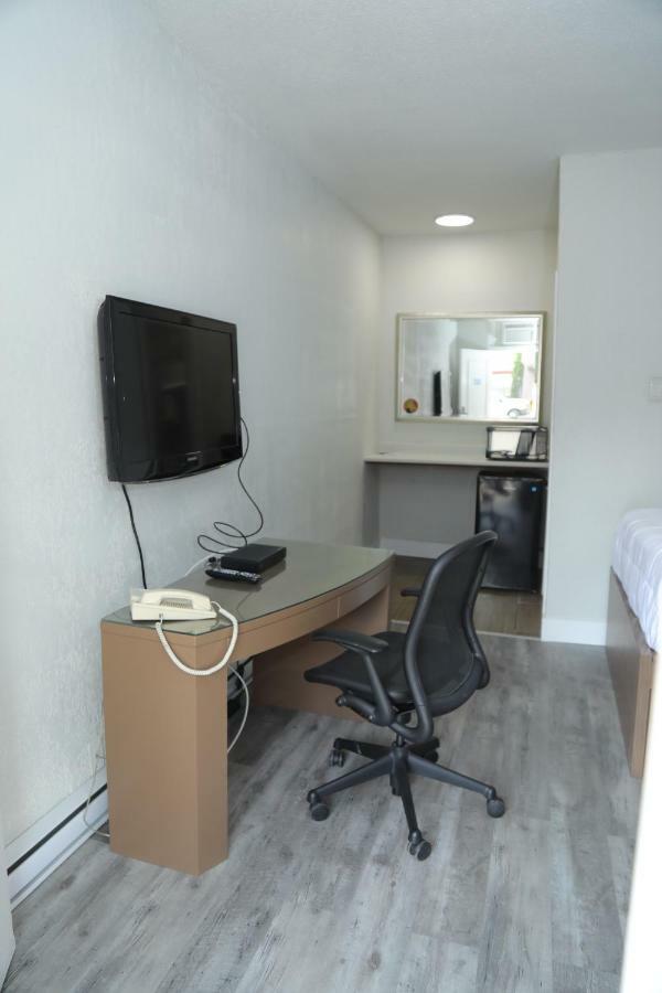 Fraser Inn Prince George Bagian luar foto
